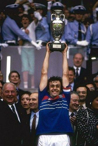 一九八四欧洲杯（1984年欧洲杯谁被一致投票选为该届赛事的最佳球员?）